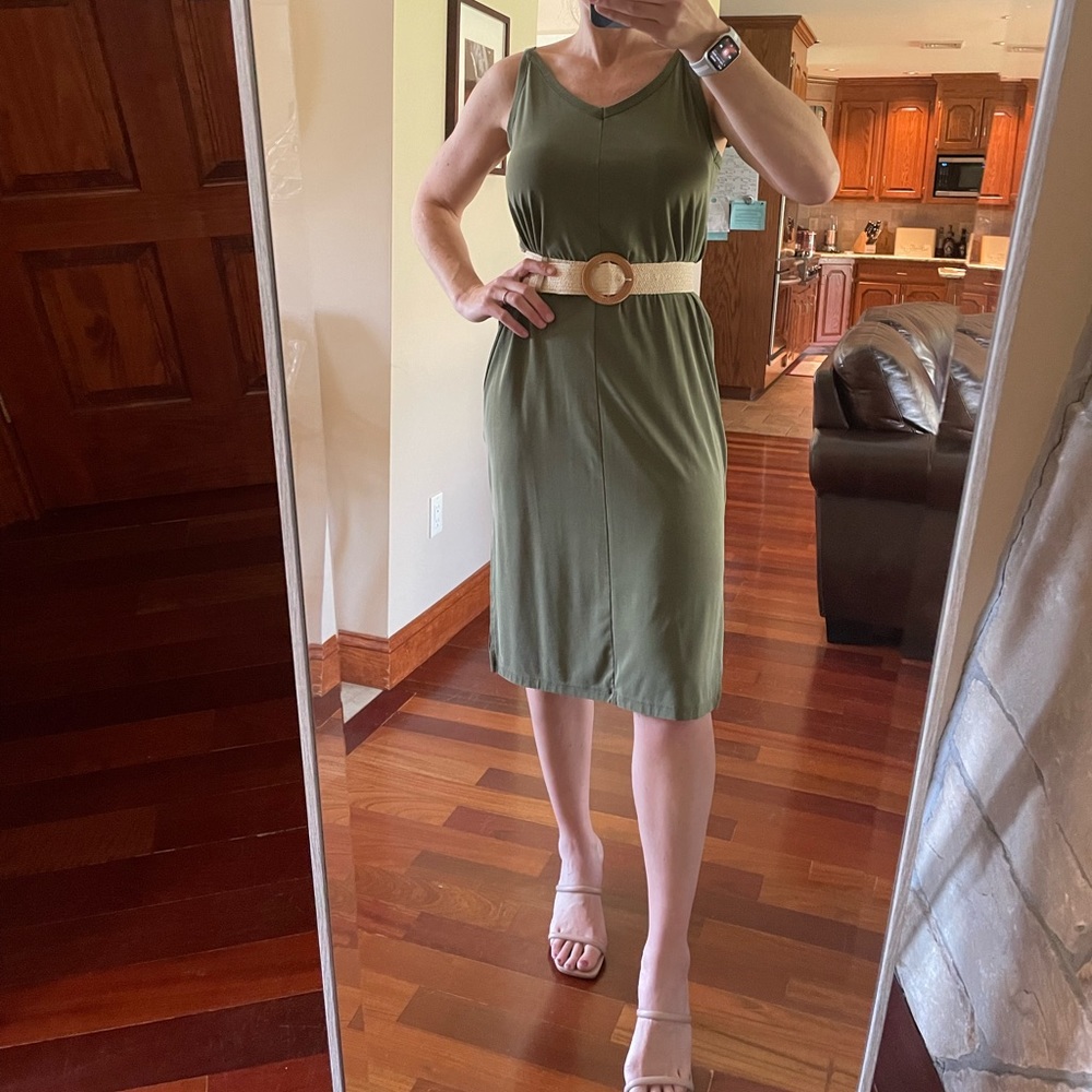 • SLEEVELESS MIDI DRESS • - Picture 2 of 3